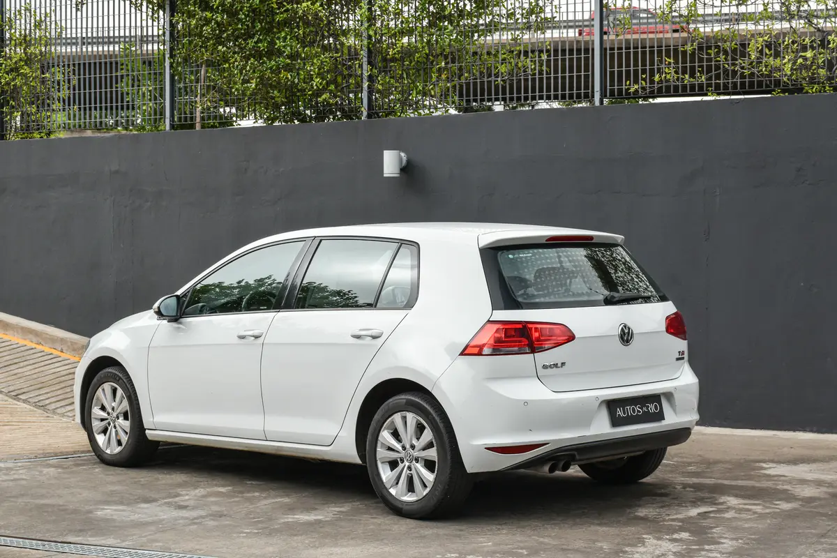Mira esta publicación de Volkswagen Golf 2015 en Motordil