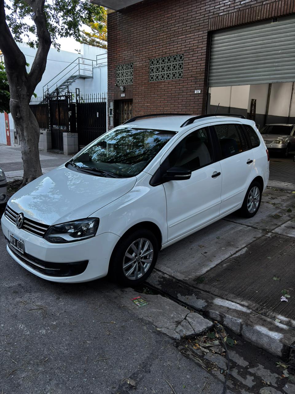 Mira esta publicación de Volkswagen Suran 2014 en Motordil