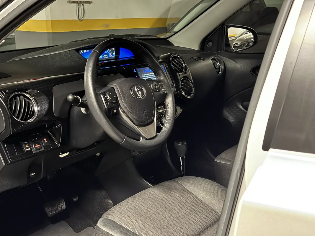 Mira esta publicación de Toyota Etios 2022 en Motordil