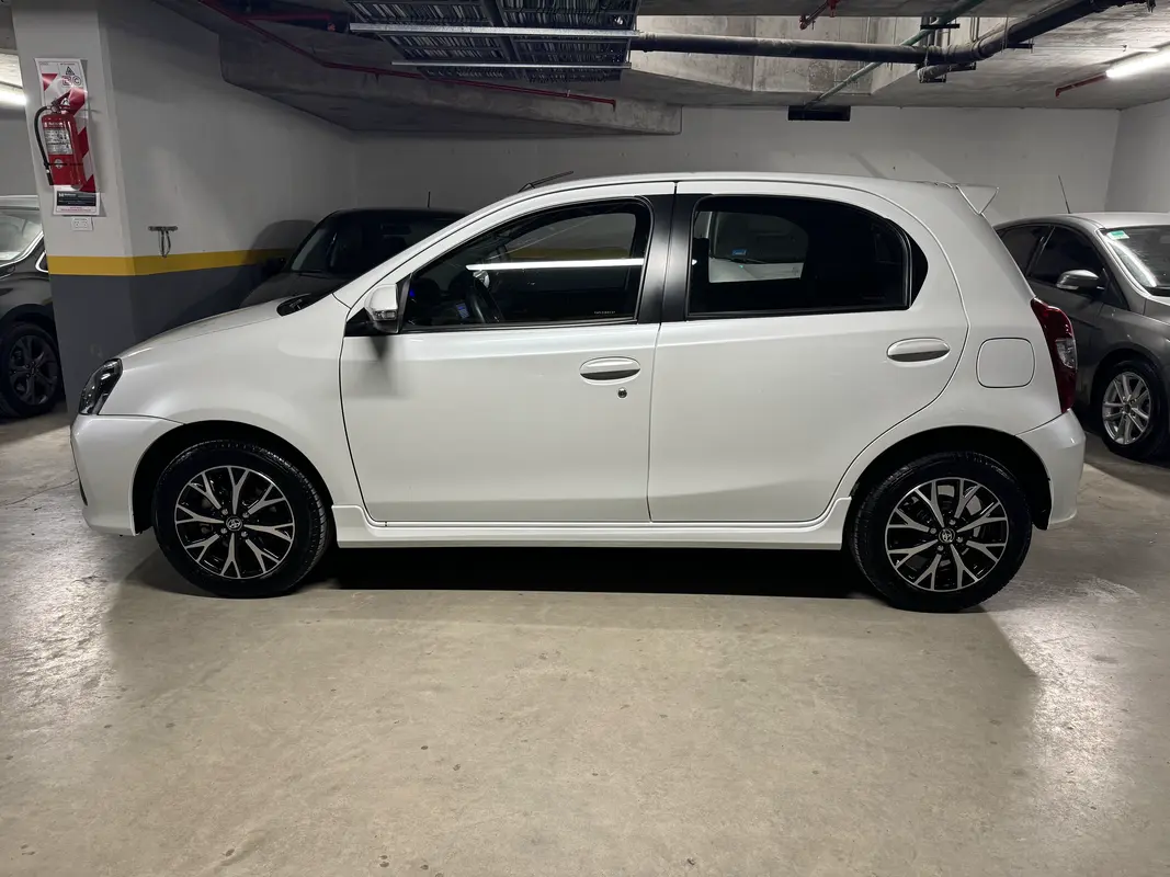Mira esta publicación de Toyota Etios 2022 en Motordil