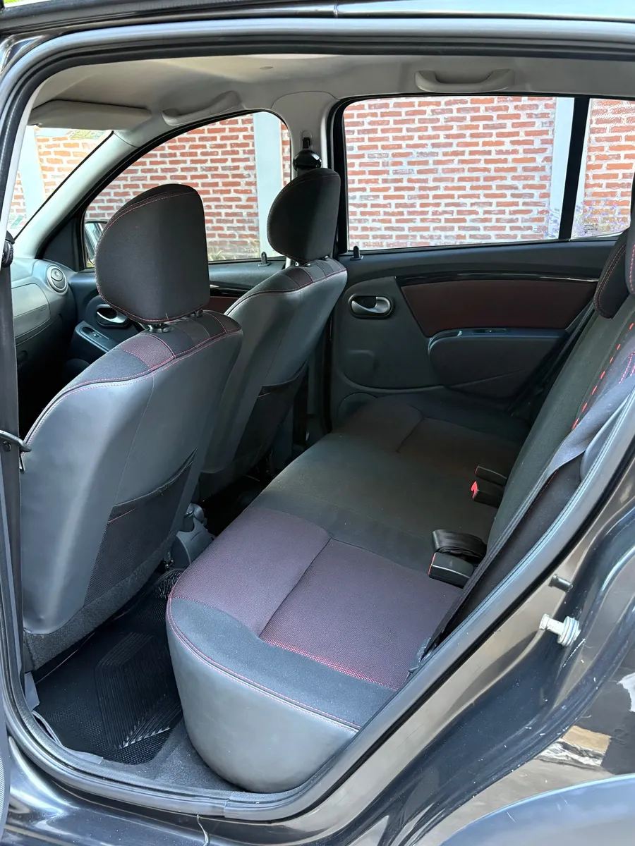 Mira esta publicación de Renault Sandero 2012 en Motordil