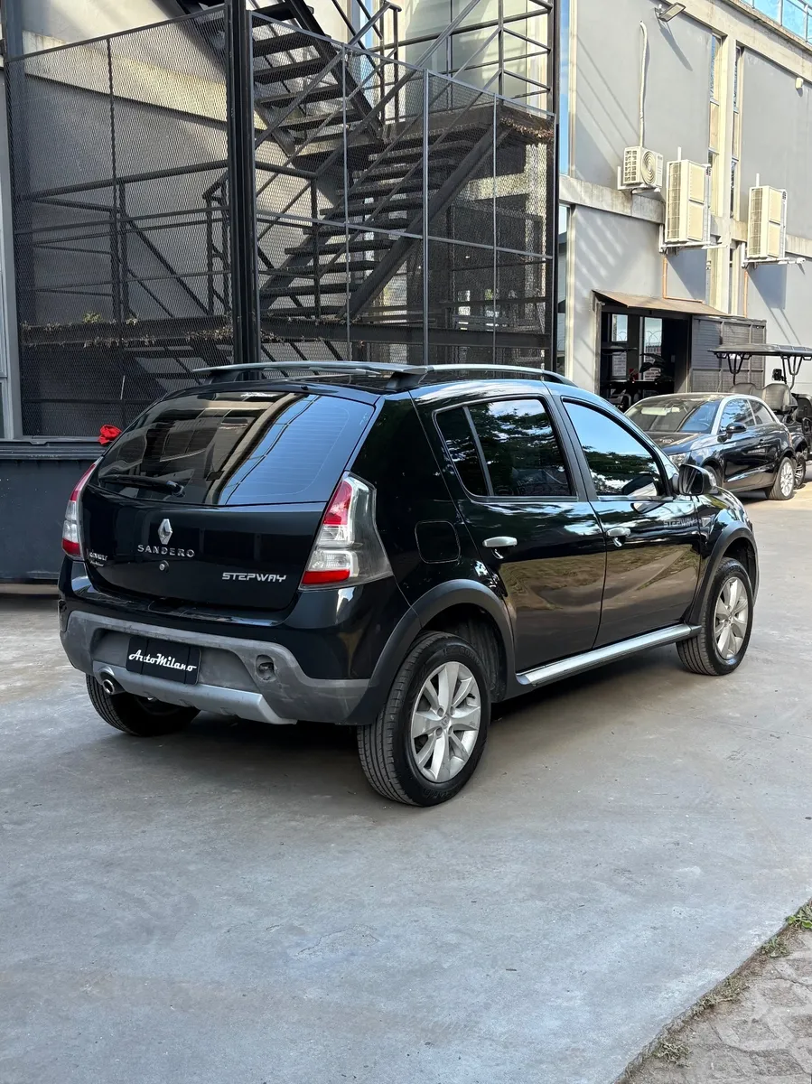 Mira esta publicación de Renault Sandero 2012 en Motordil