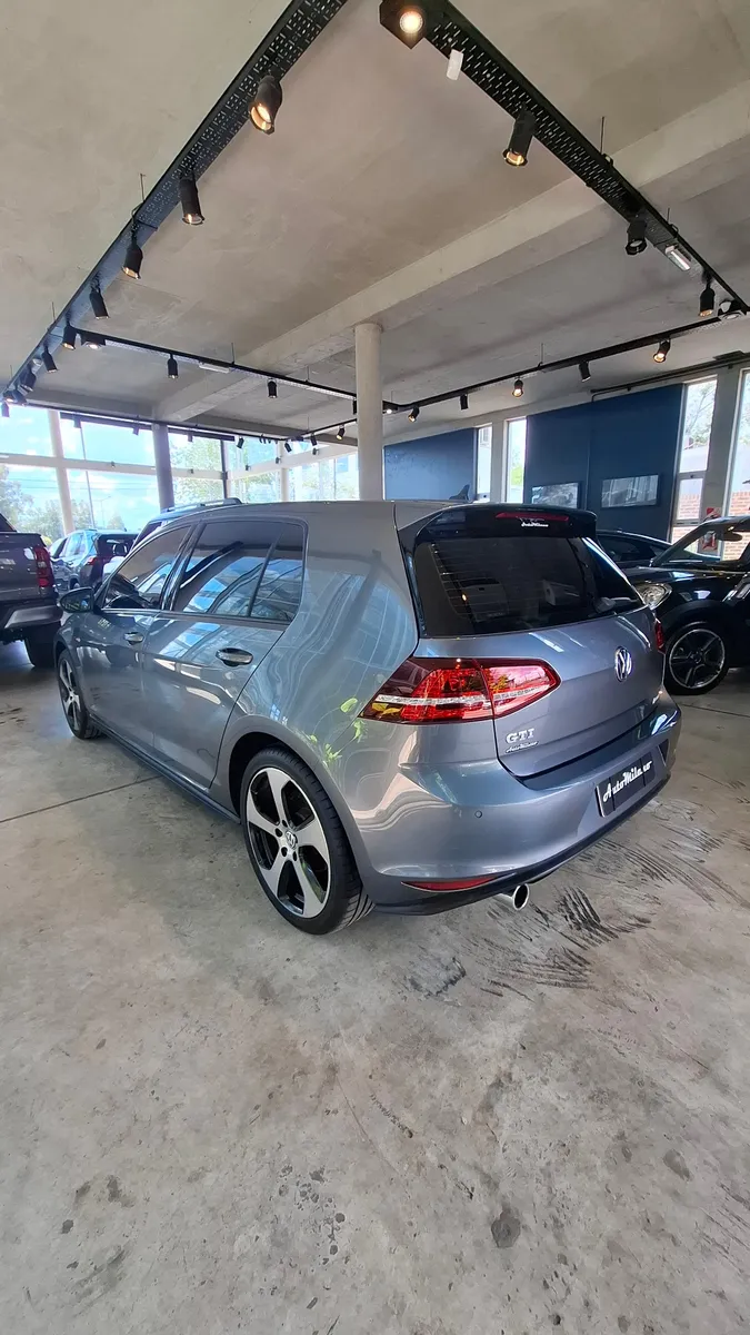 Mira esta publicación de Volkswagen Golf 2017 en Motordil