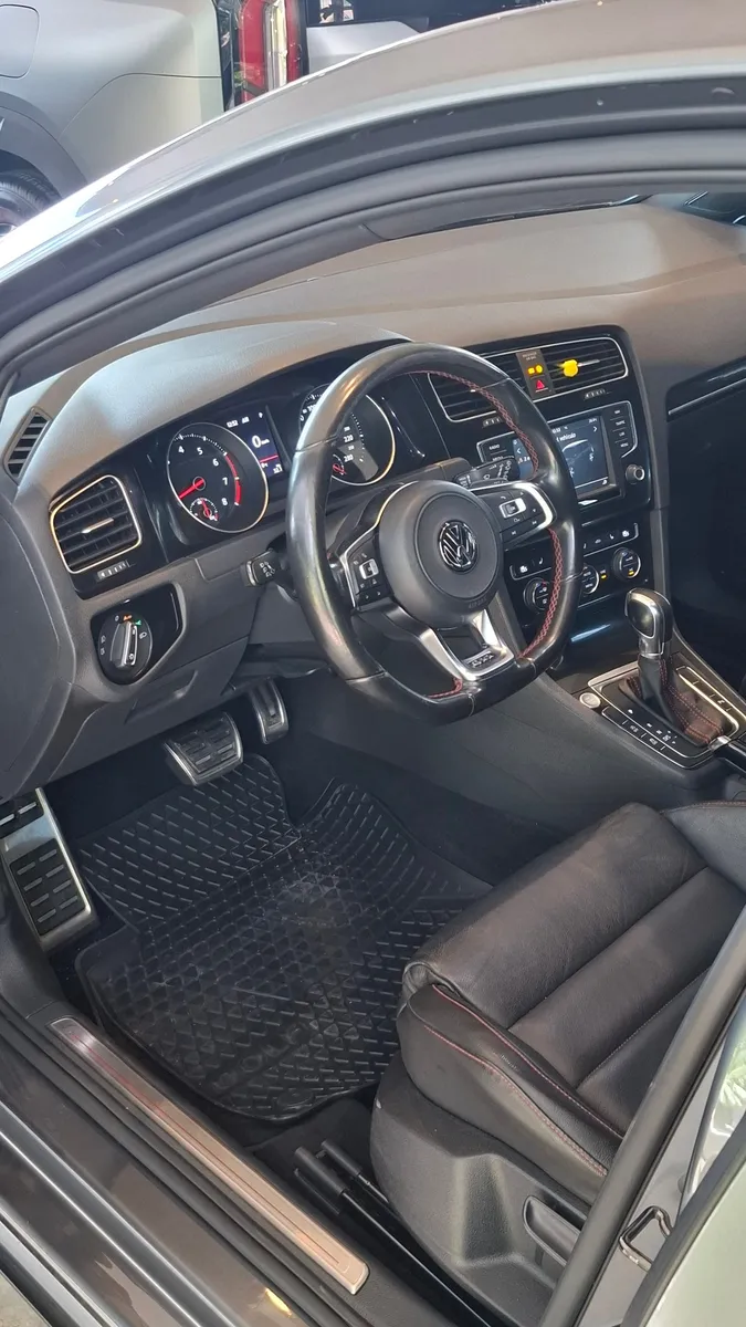 Mira esta publicación de Volkswagen Golf 2017 en Motordil