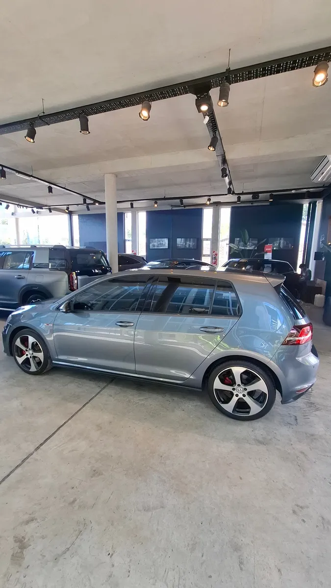 Mira esta publicación de Volkswagen Golf 2017 en Motordil