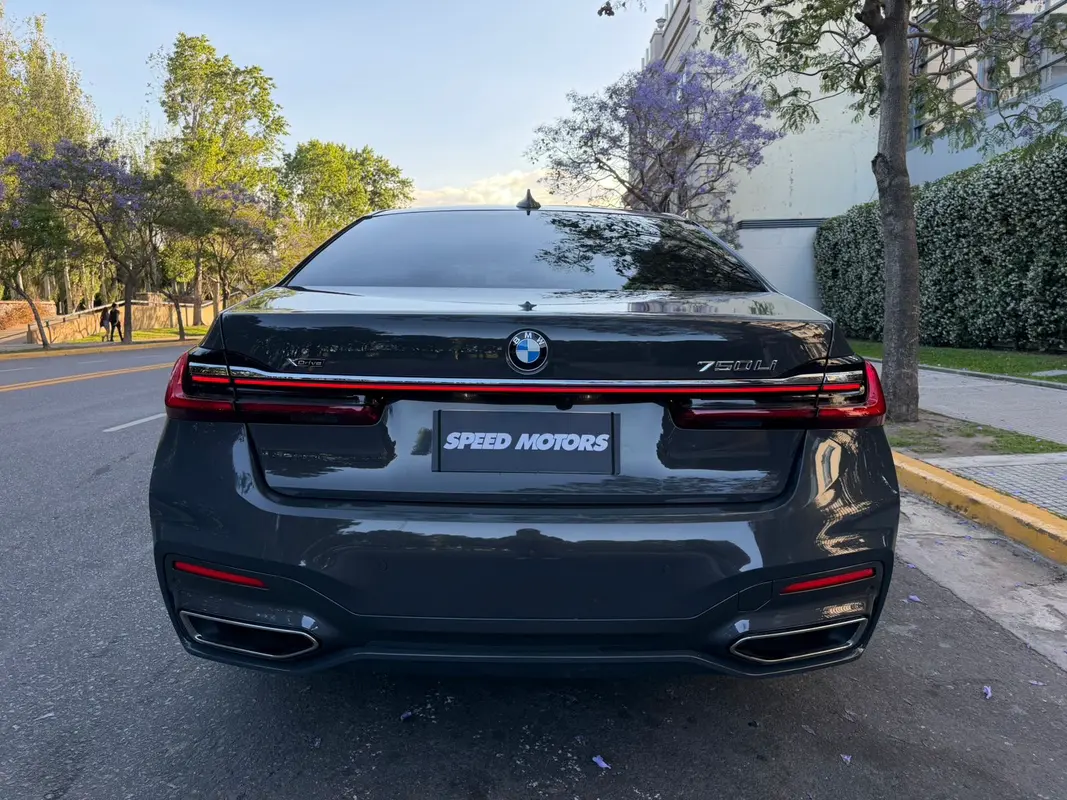 Mira esta publicación de BMW Serie 7 2019 en Motordil