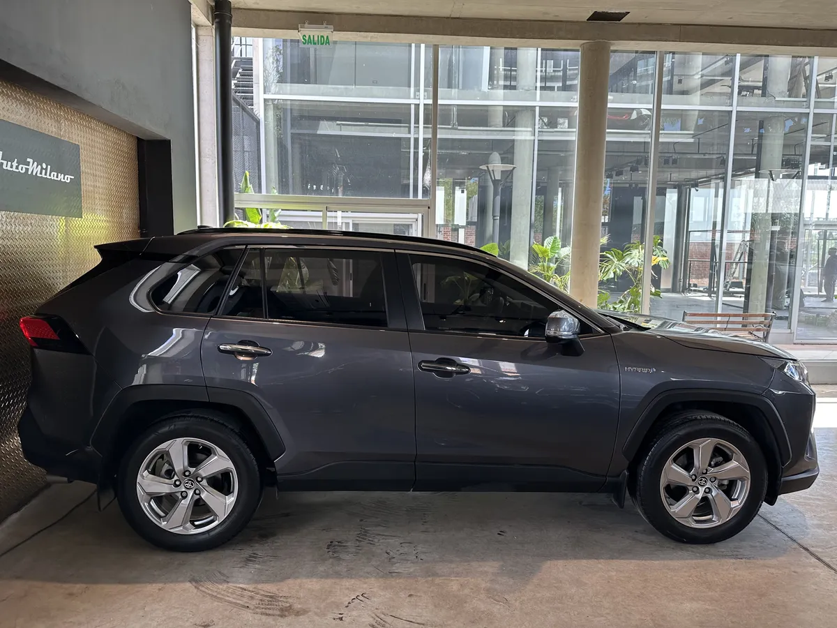 Mira esta publicación de Toyota RAV4 2022 en Motordil