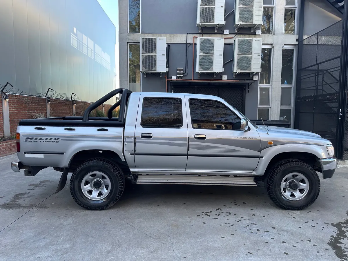 Mira esta publicación de Toyota Hilux 2004 en Motordil