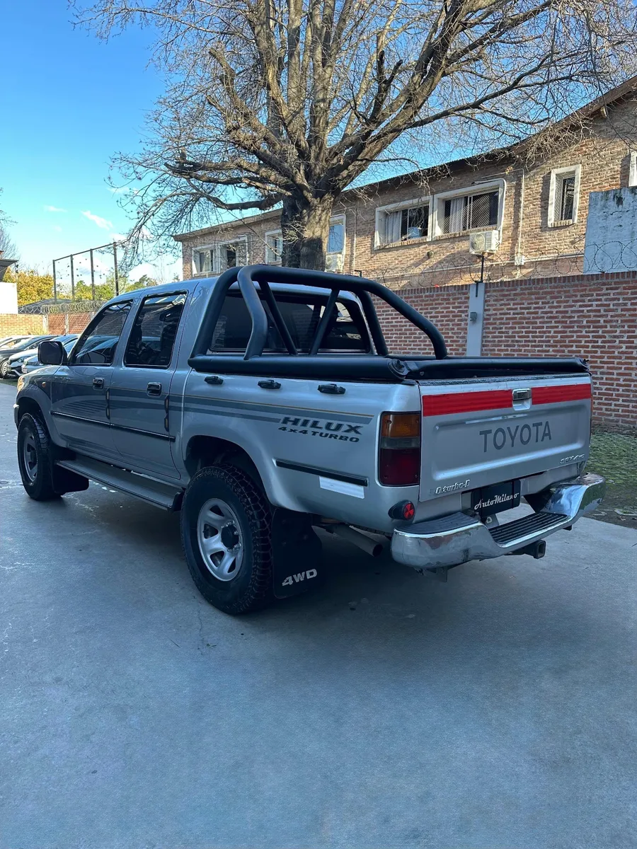 Mira esta publicación de Toyota Hilux 2004 en Motordil