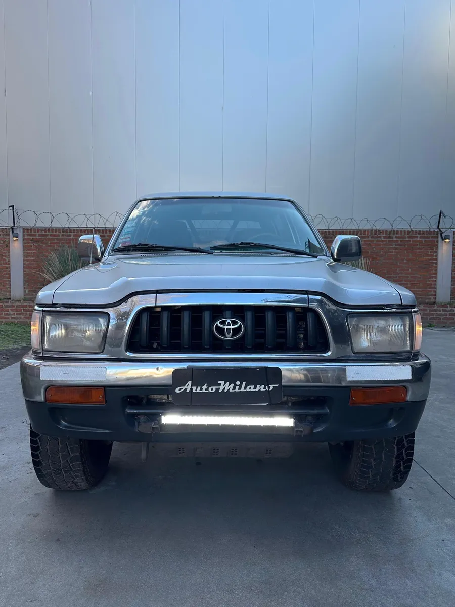 Mira esta publicación de Toyota Hilux 2004 en Motordil