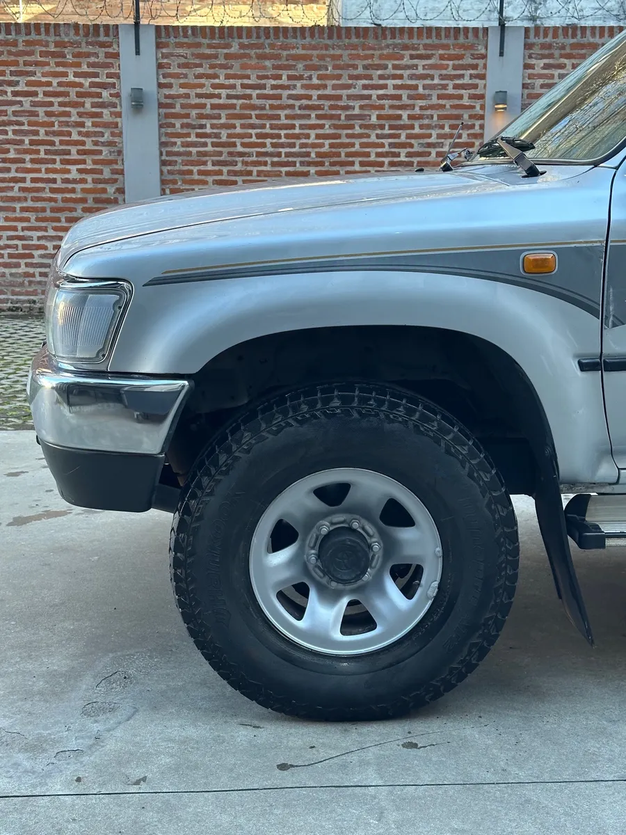Mira esta publicación de Toyota Hilux 2004 en Motordil