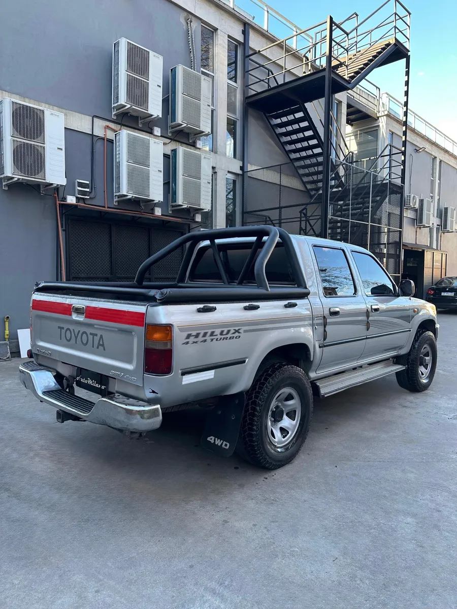 Mira esta publicación de Toyota Hilux 2004 en Motordil