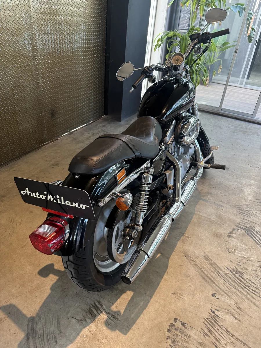 Mira esta publicación de Harley Davidson 883 Superlow 2 Tone 2009 en Motordil