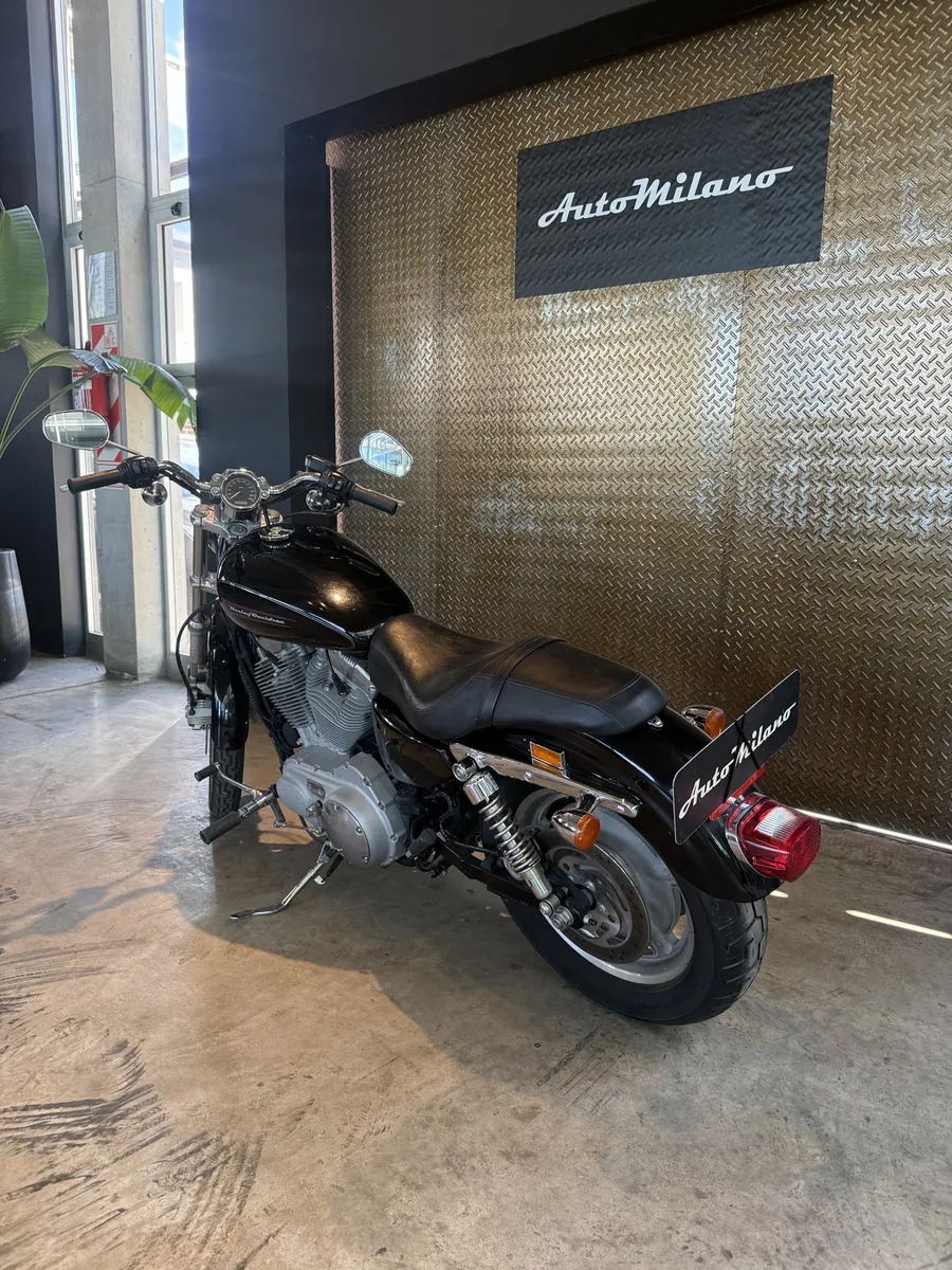 Mirá esta publicación de Harley Davidson 883 Superlow 2 Tone