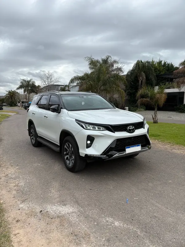 Mira esta publicación de Toyota SW4 2023 en Motordil