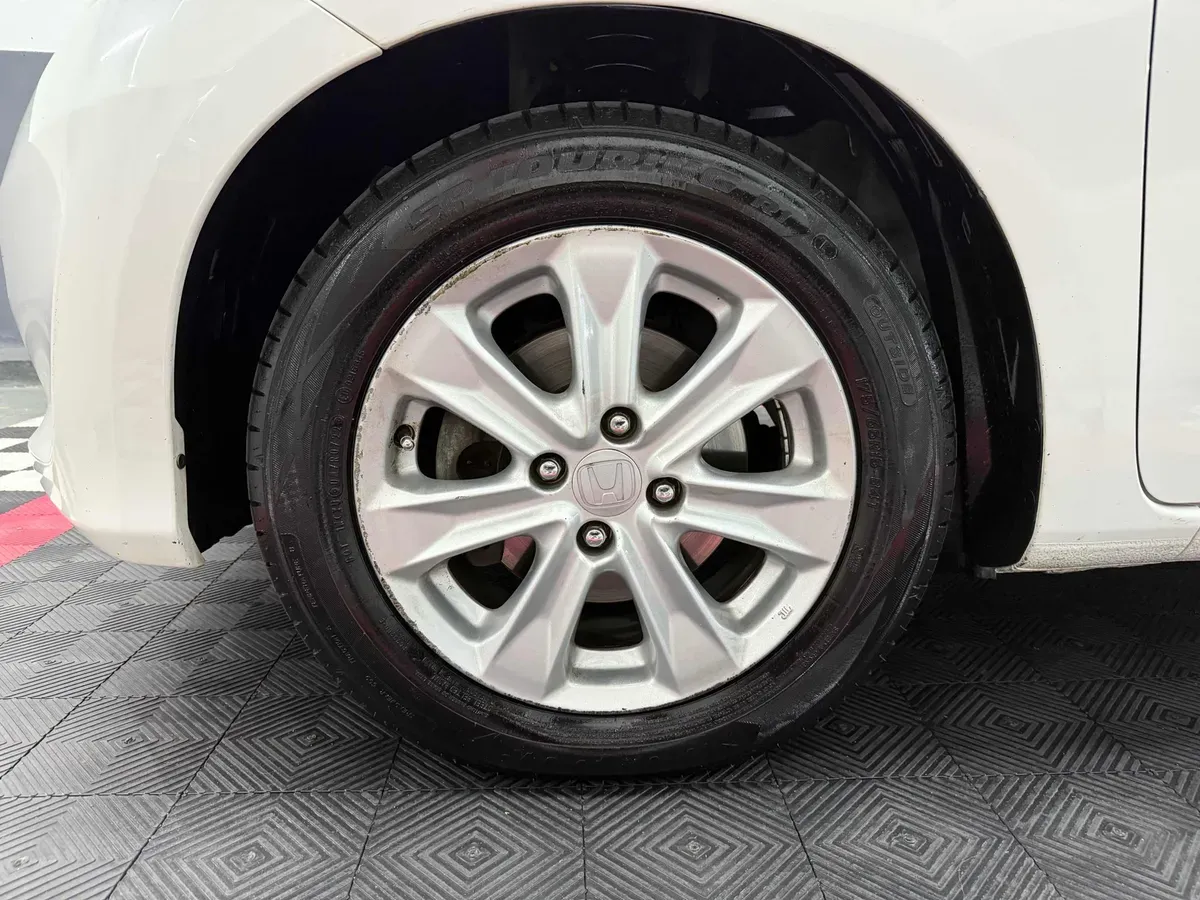 Mira esta publicación de Honda FIT 2014 en Motordil