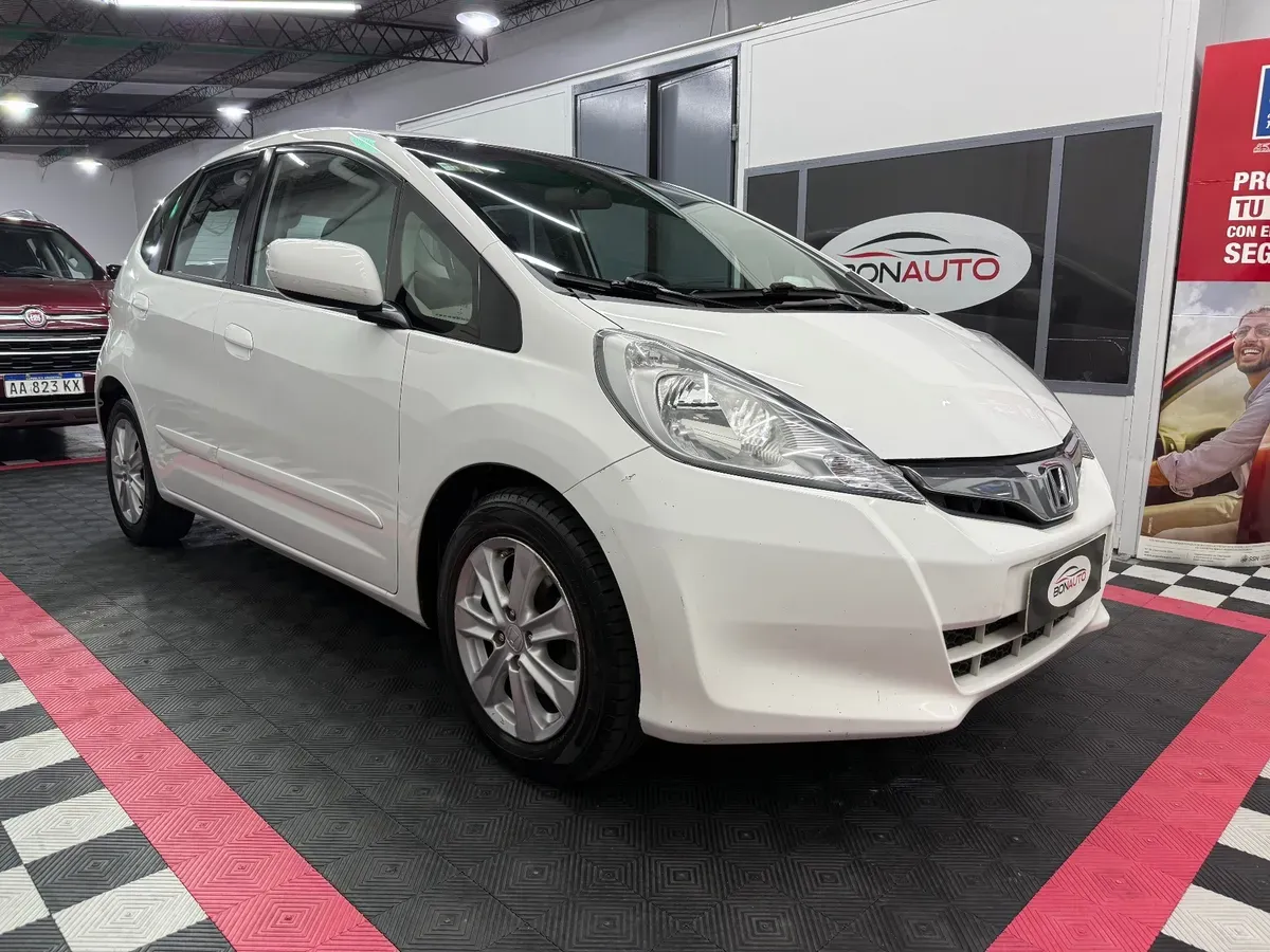 Mira esta publicación de Honda FIT 2014 en Motordil