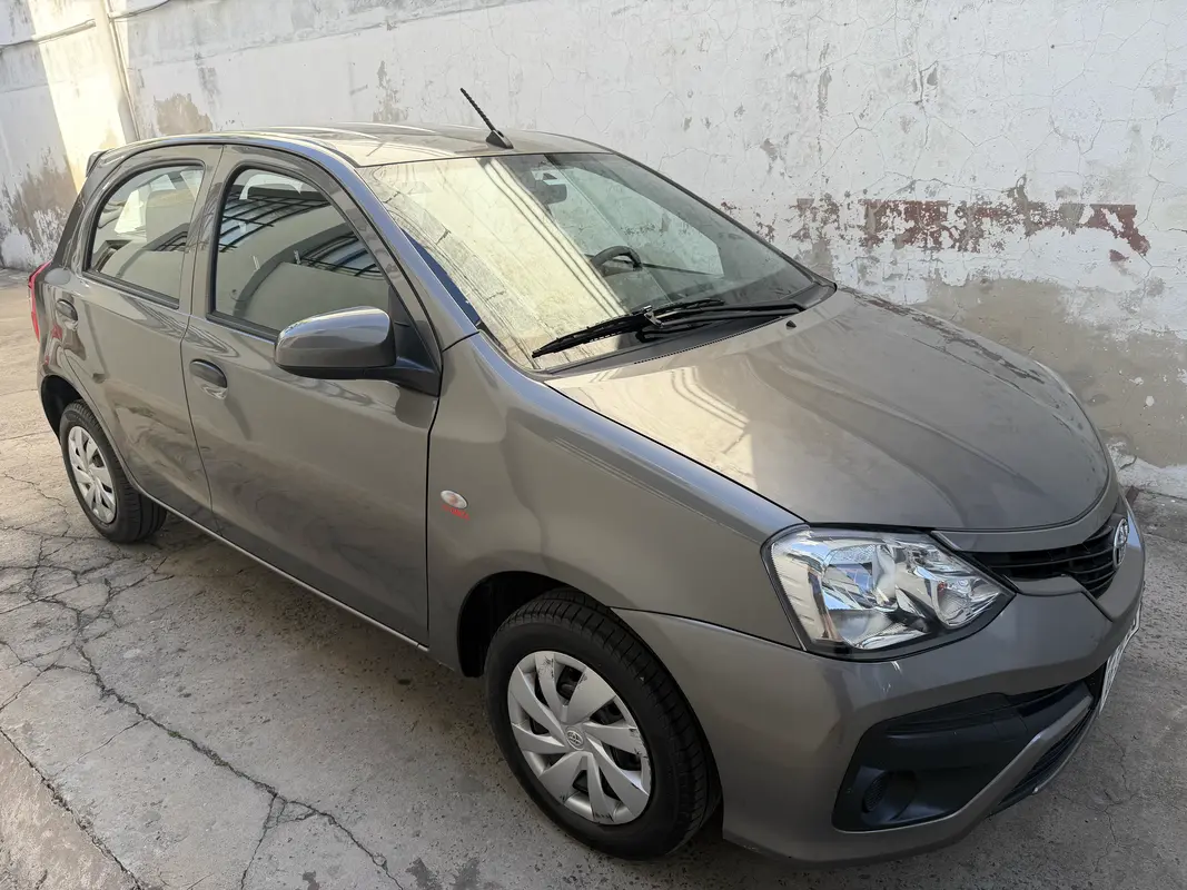 Mira esta publicación de Toyota Etios 2020 en Motordil
