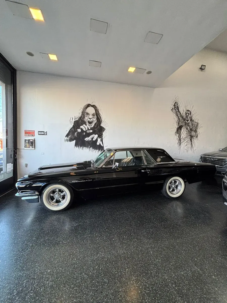 Mira esta publicación de Ford Thunderbird 1964 en Motordil