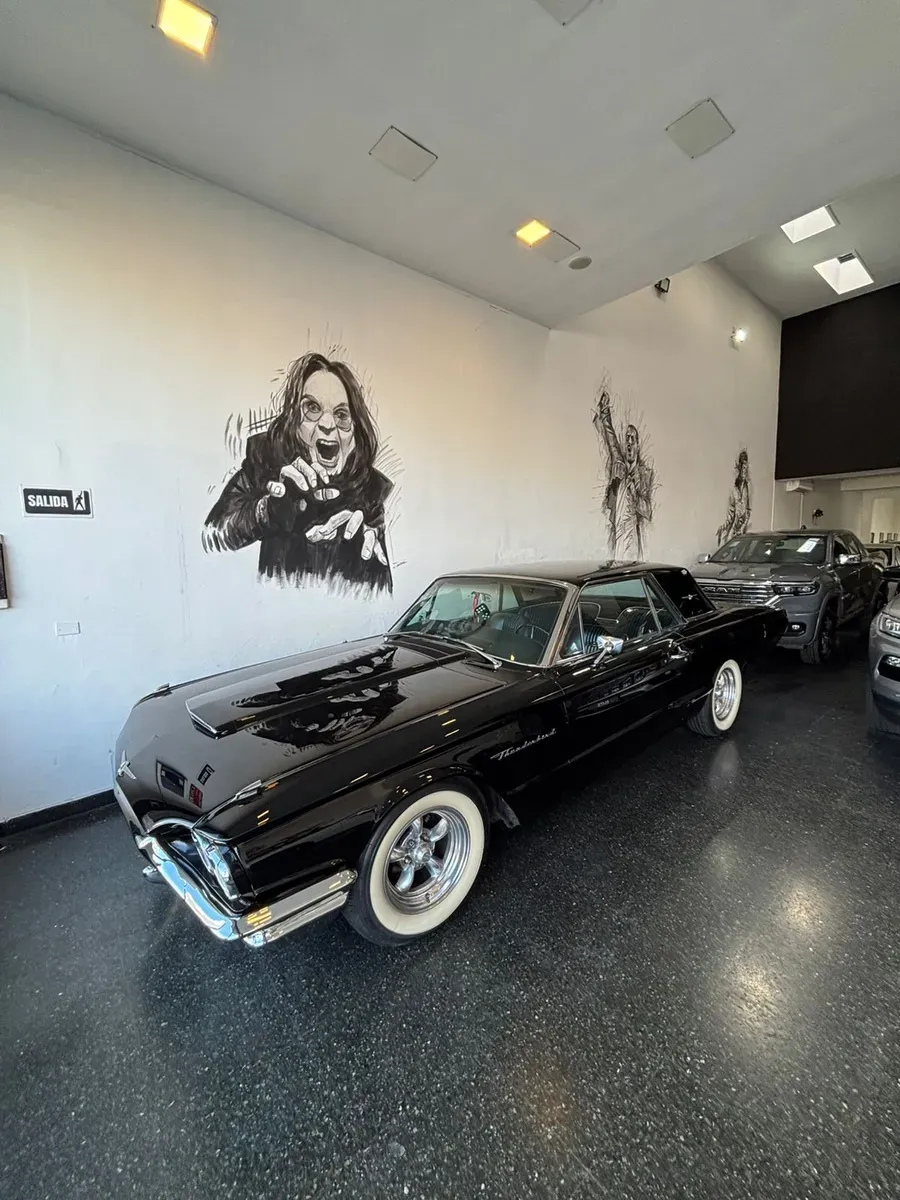 Mira esta publicación de Ford Thunderbird 1964 en Motordil