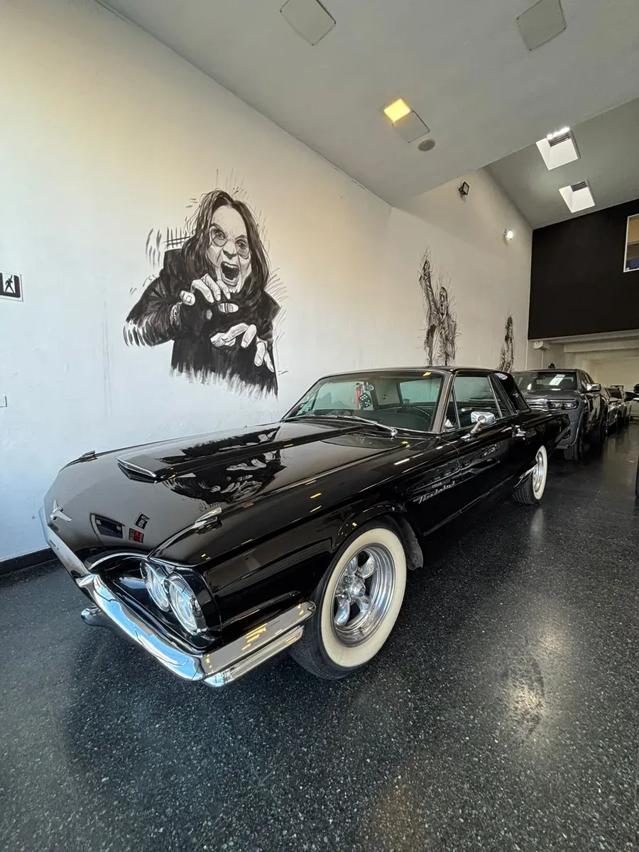 Mira esta publicación de Ford Thunderbird 1964 en Motordil