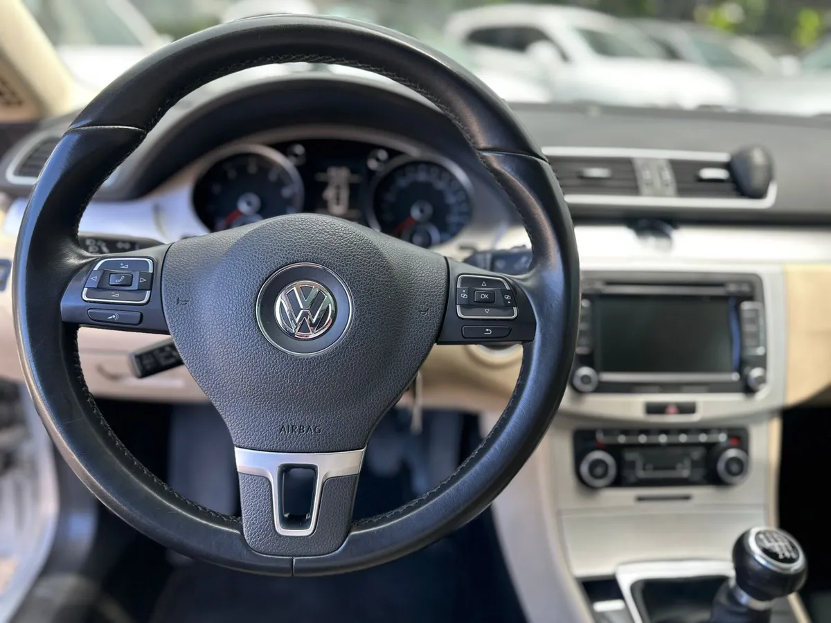 Mira esta publicación de Volkswagen Passat 2013 en Motordil