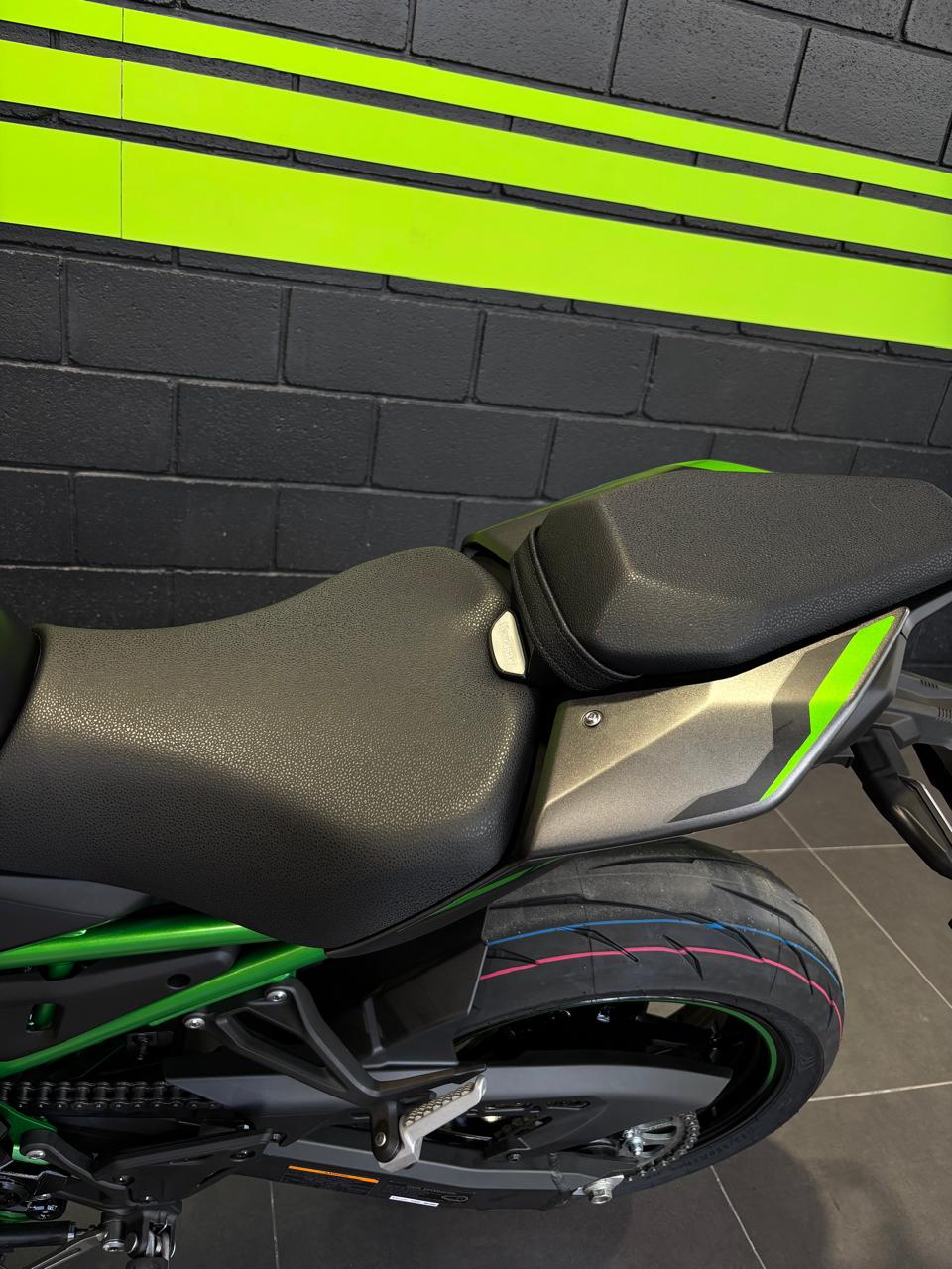 Mira esta publicación de Kawasaki z 900 2025 en Motordil