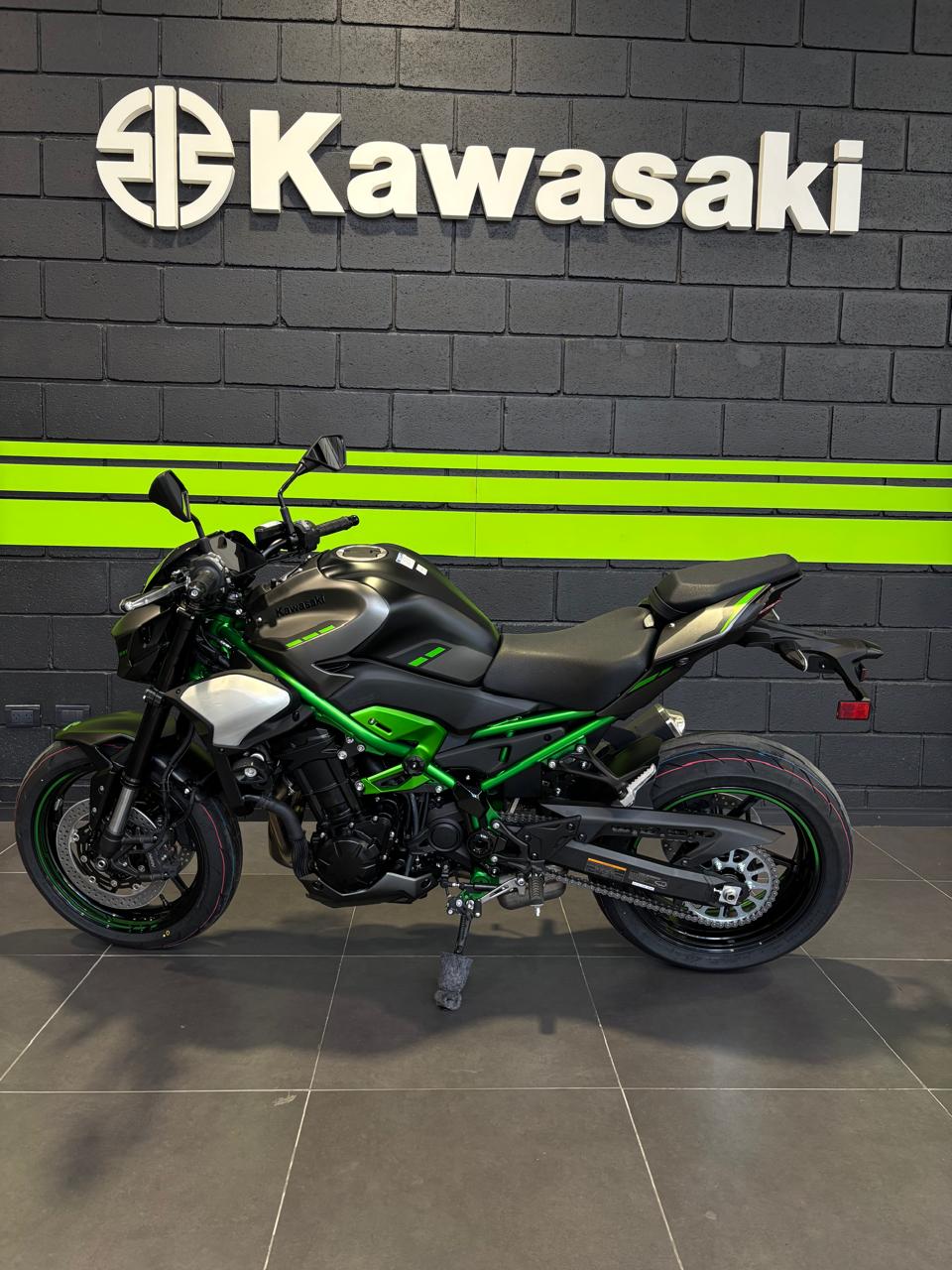 Mira esta publicación de Kawasaki z 900 2025 en Motordil