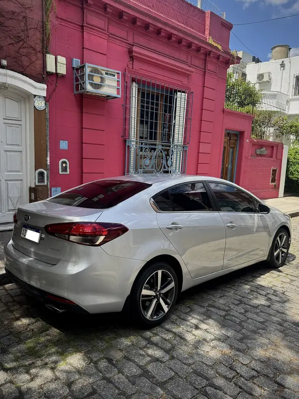 Mira esta publicación de KIA Cerato 2019 en Motordil