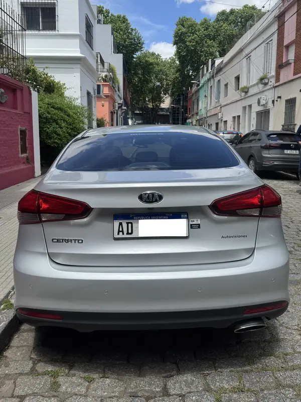 Mira esta publicación de KIA Cerato 2019 en Motordil