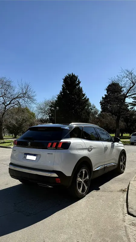 Mira esta publicación de Peugeot 3008 2018 en Motordil