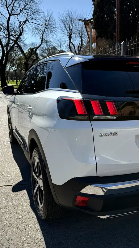 Mira esta publicación de Peugeot 3008 2018 en Motordil