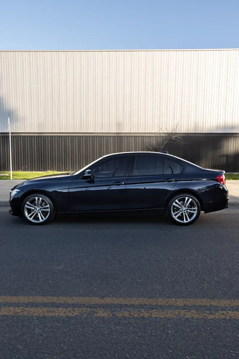 Mira esta publicación de BMW Serie 3 2017 en Motordil