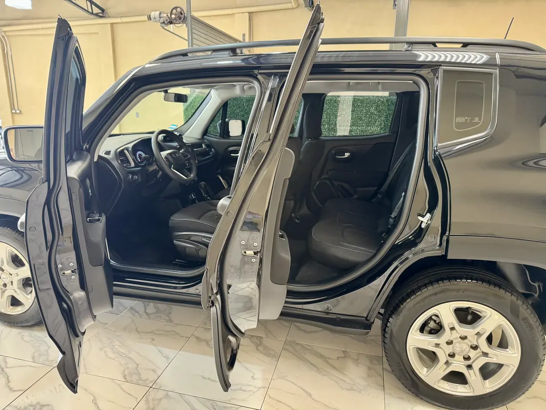 Mira esta publicación de Jeep Renegade 2024 en Motordil