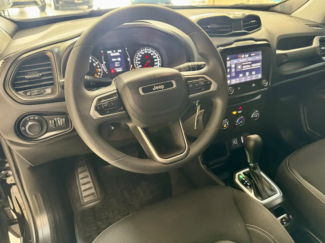 Mira esta publicación de Jeep Renegade 2024 en Motordil