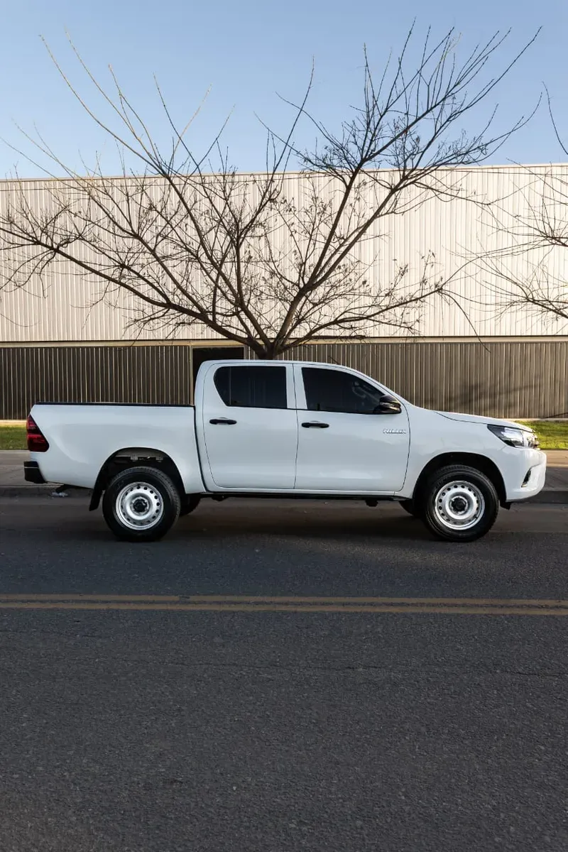 Mira esta publicación de Toyota Hilux 2022 en Motordil