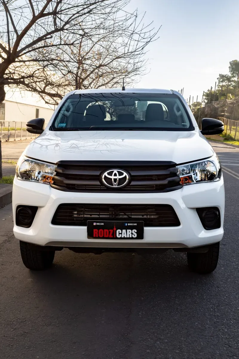 Mira esta publicación de Toyota Hilux 2022 en Motordil