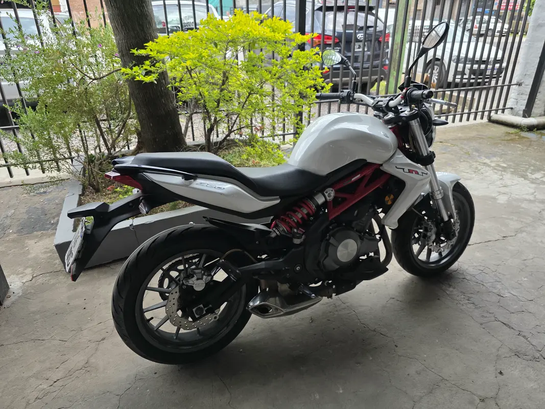 Mira esta publicación de Benelli TNT 300 2018 en Motordil