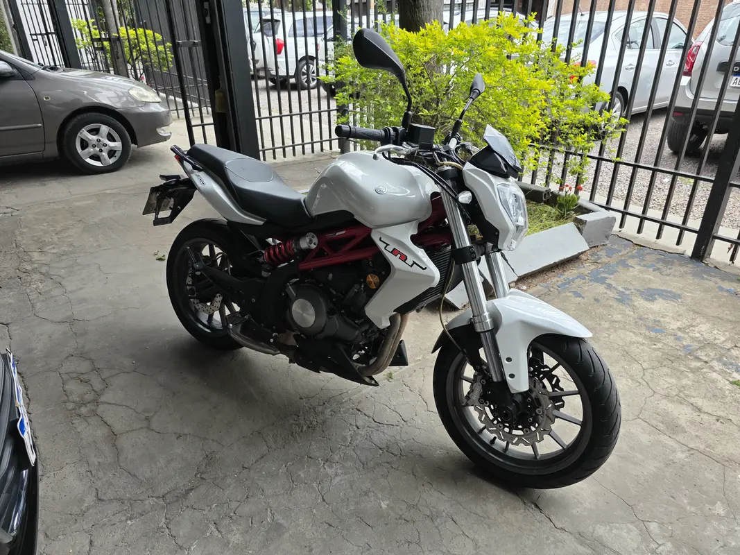 Mira esta publicación de Benelli TNT 300 2018 en Motordil