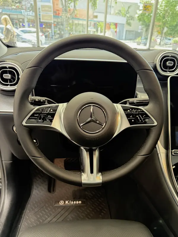 Mira esta publicación de Mercedes Benz GLC 2025 en Motordil