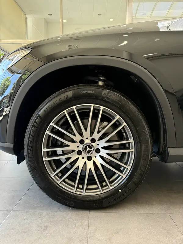 Mira esta publicación de Mercedes Benz GLC 2025 en Motordil