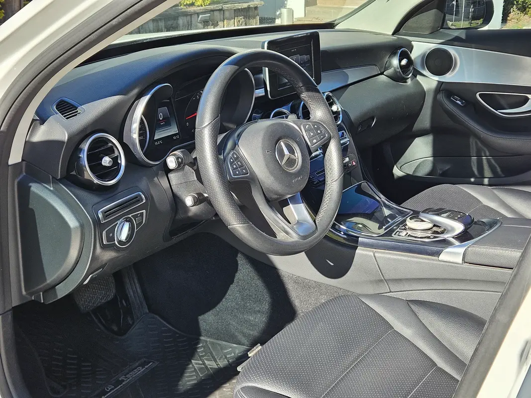 Mira esta publicación de Mercedes Benz Clase C 2017 en Motordil