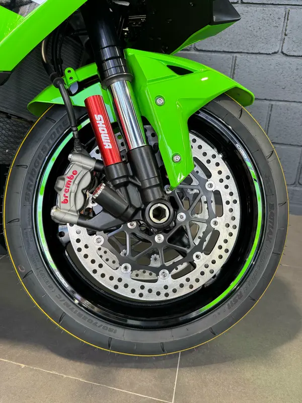 Mira esta publicación de Kawasaki ZX 10R 2025 en Motordil