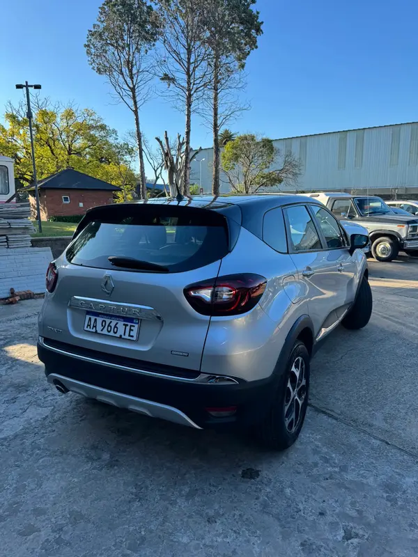 Mira esta publicación de Renault Captur 2017 en Motordil