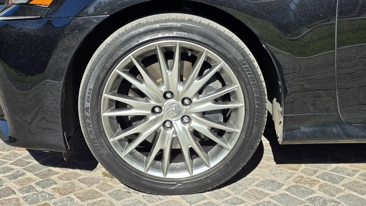 Mira esta publicación de Lexus GS 2018 en Motordil