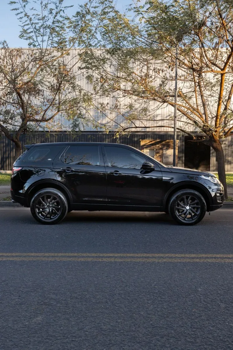 Mira esta publicación de Land Rover Discovery 2016 en Motordil