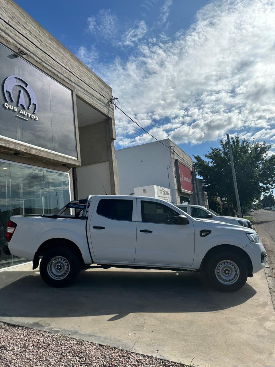 Mira esta publicación de Renault Alaskan 2023 en Motordil