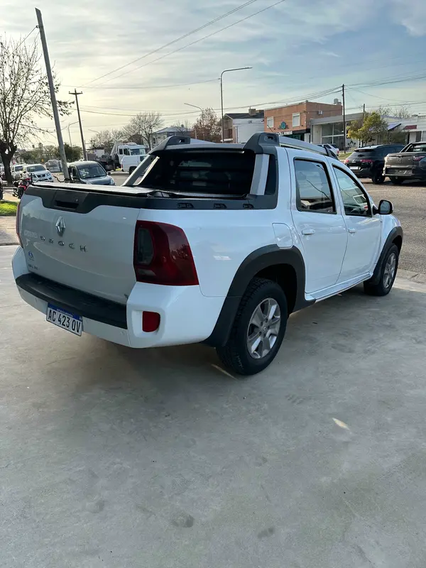 Mira esta publicación de Renault Oroch 2018 en Motordil