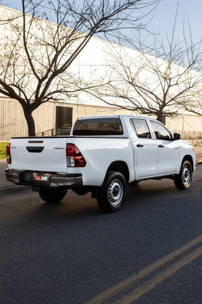 Mira esta publicación de Toyota Hilux 2022 en Motordil