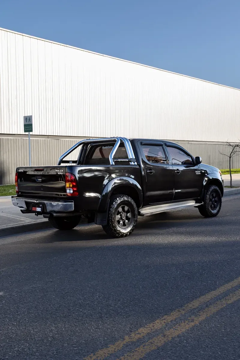 Mira esta publicación de Toyota Hilux 2006 en Motordil